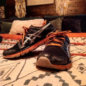 Women's 8.5 Asics running shoes